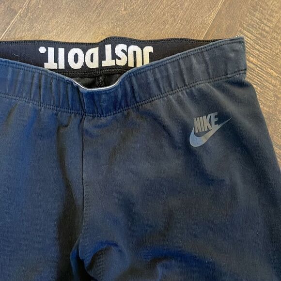 Black Nike leggings with gold emblem ✔️ - Picture 4 of 6